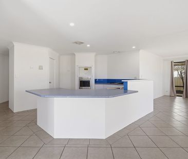Spacious Family Living with Exceptional Entertaining - Photo 3