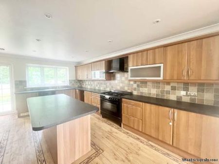 5 bedroom property to rent in Romford - Photo 2