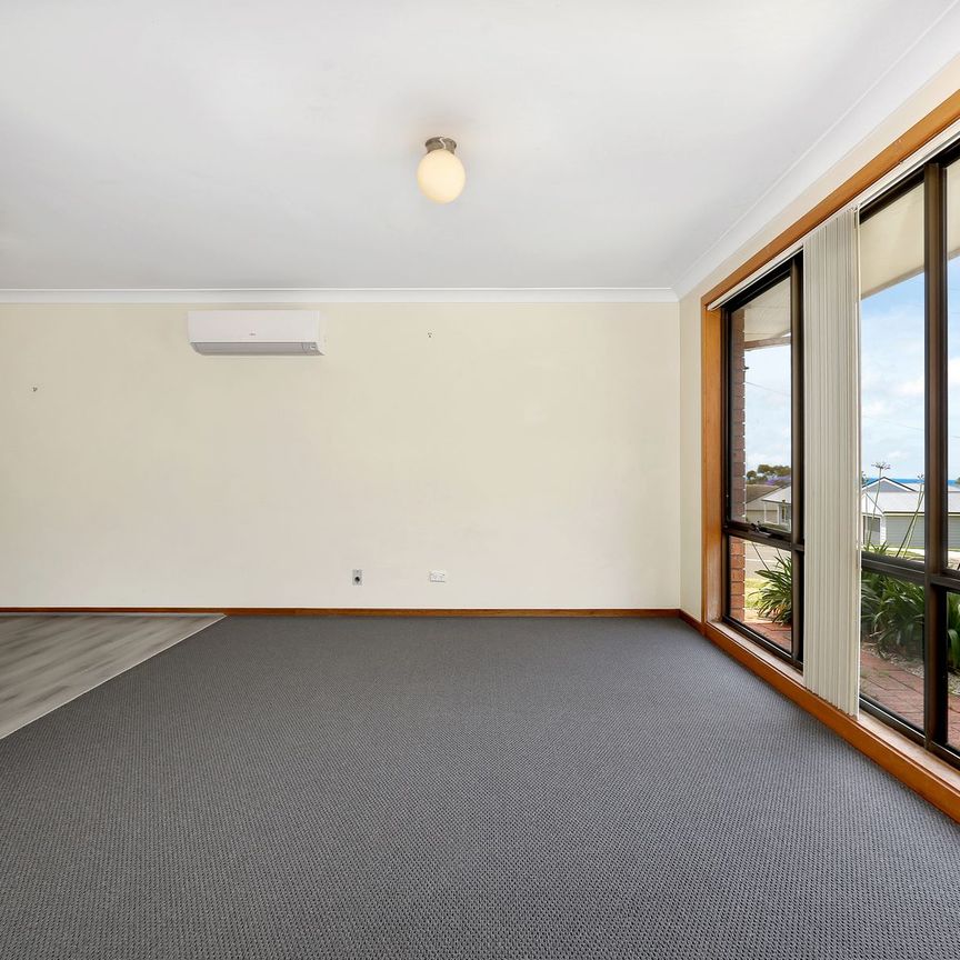 Three-Bedroom standout in Great Location - Photo 1