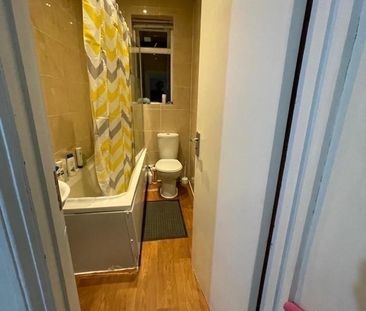 Room in a Shared House, Verdant Lane, SE6 - Photo 4