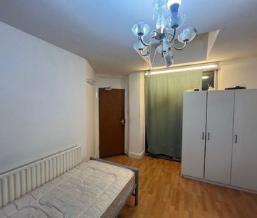 Room in a Shared House, Thurlby Road, HA0 - Photo 1