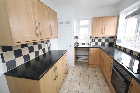 2 bedroom Flat to let - Photo 4