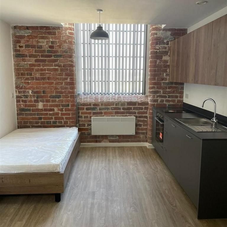 Studio to rent - Photo 1