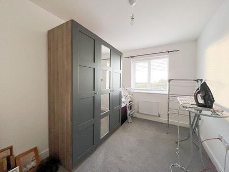 3 bedroom semi-detached house to rent - Photo 2