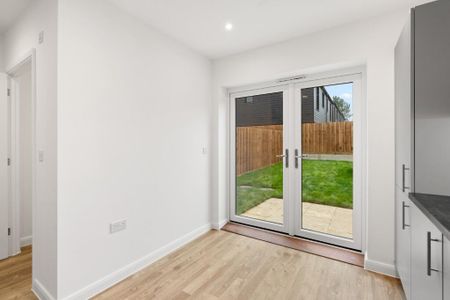 3 bedroom semi-detached house to rent - Photo 2