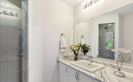 For Lease - 147 Salterton Circle, Vaughan, Ontario - Photo 3