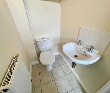 2 bedroom semi-detached house to rent - Photo 6