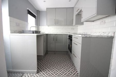 2 bedroom terraced house to rent - Photo 2
