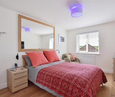 4 bedroom detached house to rent - Photo 2