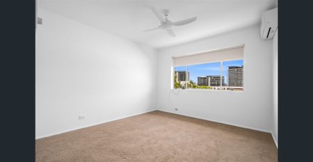 Stylish Updated 2-Bedroom Apartment in the Heart of Coorparoo! - Photo 5