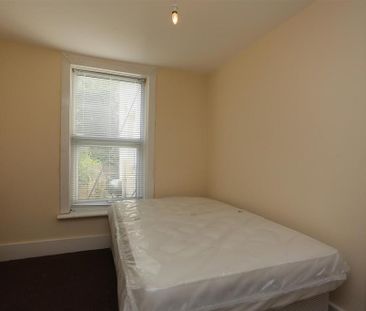 6 bedroom house to rent - Photo 1