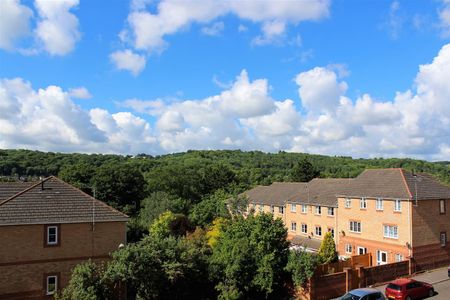 Princes Gate, High Wycombe - Photo 3