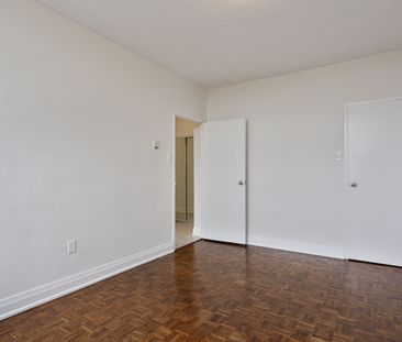 2 Bedrooms - Photo 2