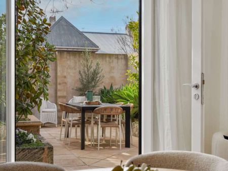 Stylish & Light-Filled 2-Bedroom Home in Prime Eastwood Location - Photo 5