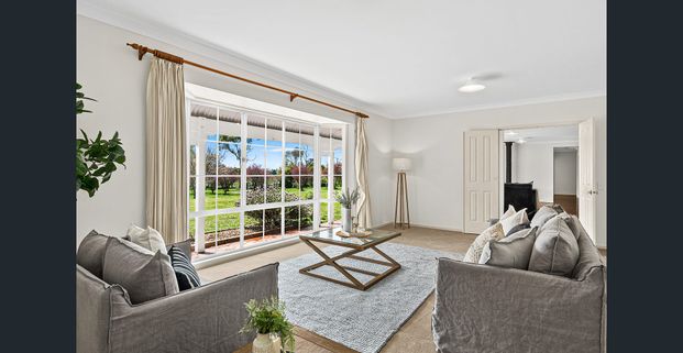 Stunning 5 bedroom home - Photo 1