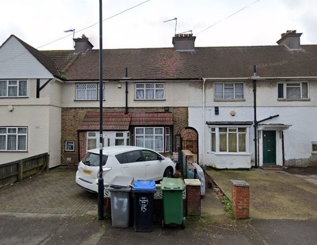 3 Bed Semi-Detached House, Normans Mead, NW10 - Photo 1