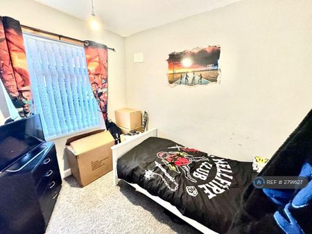 3 bedroom semi-detached house to rent - Photo 2