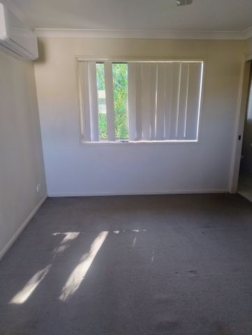 Eagleby - Photo 4