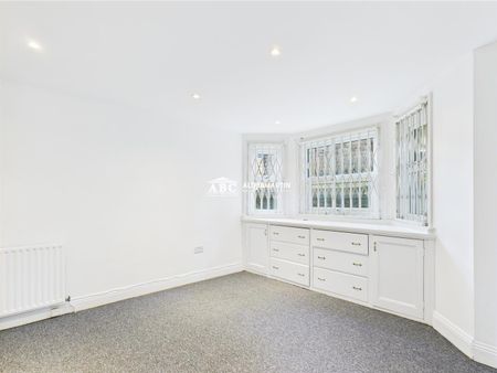 Finchley Road, NW3 7BB, London - Photo 5