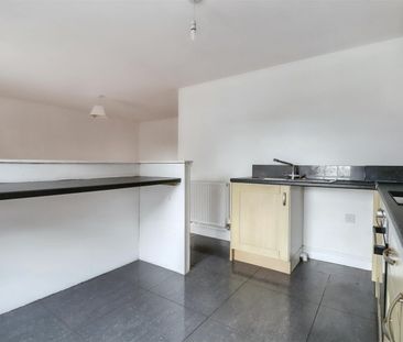 2 Bedroom Flat / Apartment to let - Photo 2