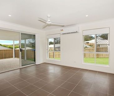 MODERN SPACIOUS DUPLEX IN ROSEMOUNT RISE - Photo 3