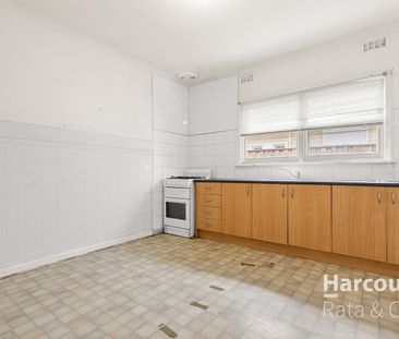 Comfortable Family Home in a Convenient Thomastown Location - Photo 5