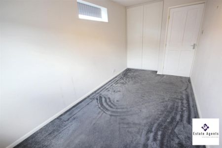 4 Bedroom House - Semi-Detached To Let - Photo 5