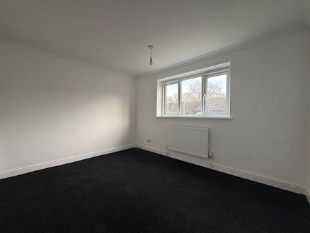 4 Bed Terraced House, Cottingley Drive, LS11 - Photo 3