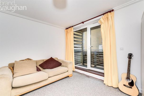 3 bedroom flat to rent - Photo 1