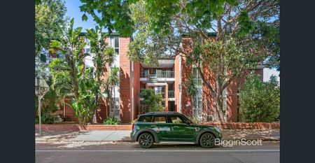 WONDERFULLY POSITIONED & UP-LIFTING APARTMENT - Photo 5