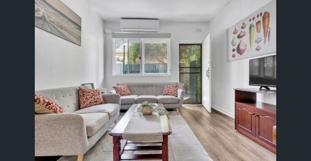 Fully furnished apartment in a block of only four- flexible lease term - Photo 2