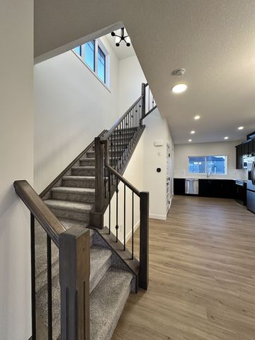 9 Silverton Glen Gate SW, Calgary - Photo 3