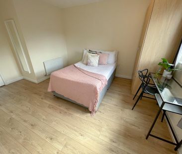 4 bedroom terraced house to rent - Photo 6