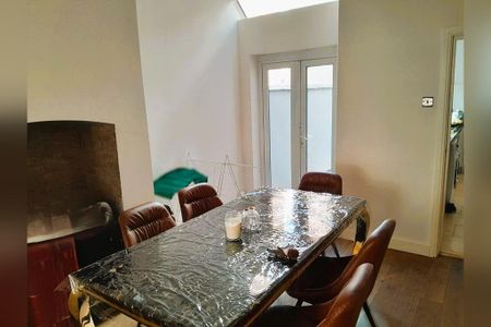 4 bedroom terraced house to rent - Photo 2