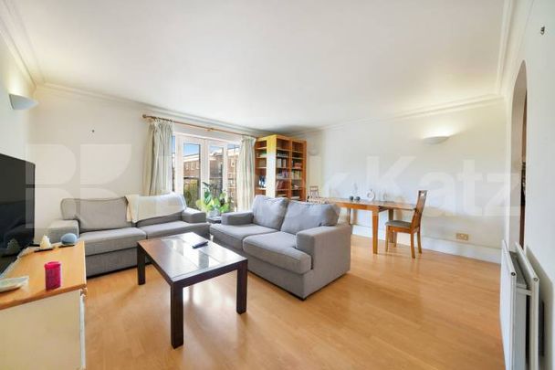 Boasting size, quality & location - Photo 1