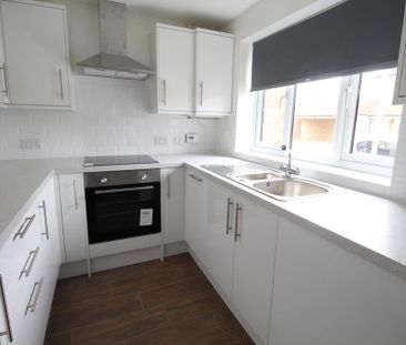 2 bedroom terraced house to rent - Photo 4