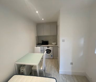 Studio Flat, Sunnymede Drive, IG6 - Photo 2