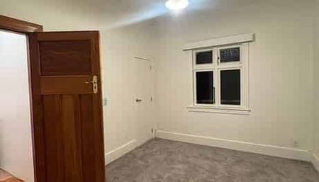 3+1 bedroom house in Island Bay - Photo 2