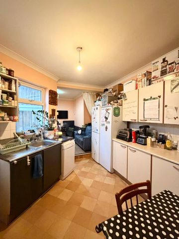 3 bedroom flat to rent - Photo 5