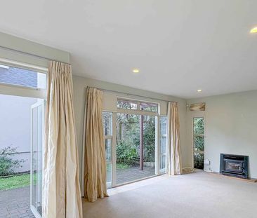 ROYAL OAK FAMILY HOME - Photo 2