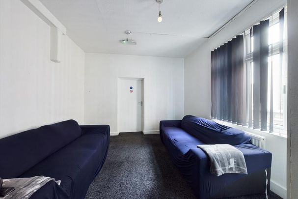 1 bedroom in a house share to rent - Photo 1