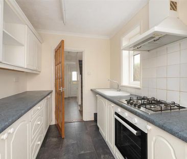 2 bedroom semi-detached house to rent - Photo 3