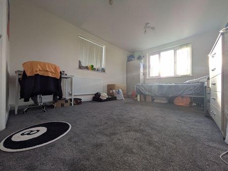 5 bedroom flat to rent - Photo 3