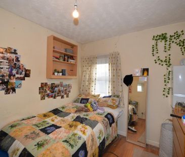 4 bedroom terraced house to rent - Photo 6