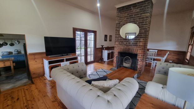Furnished Gem with a Rich Heritage: A Remarkable Rental in Gulgong - Photo 1