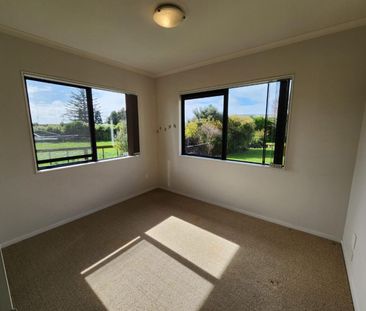 Spacious 4-Bedroom Home in Lepperton - Photo 6