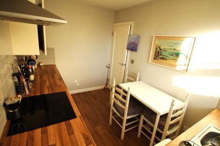 Flat 4, 8 Kinnegar Drive, Holywood, BT18 9JQ - Photo 4