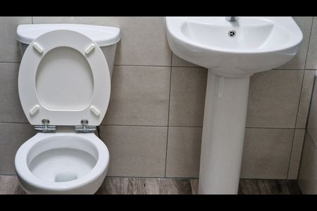 2 Bed Penthouse, Tooting High Street, SW17 - Photo 3