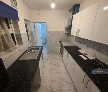 4 bedroom terraced house to rent - Photo 5