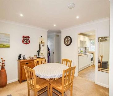 Trafalgar Road, Horsham, RH12 - Photo 3